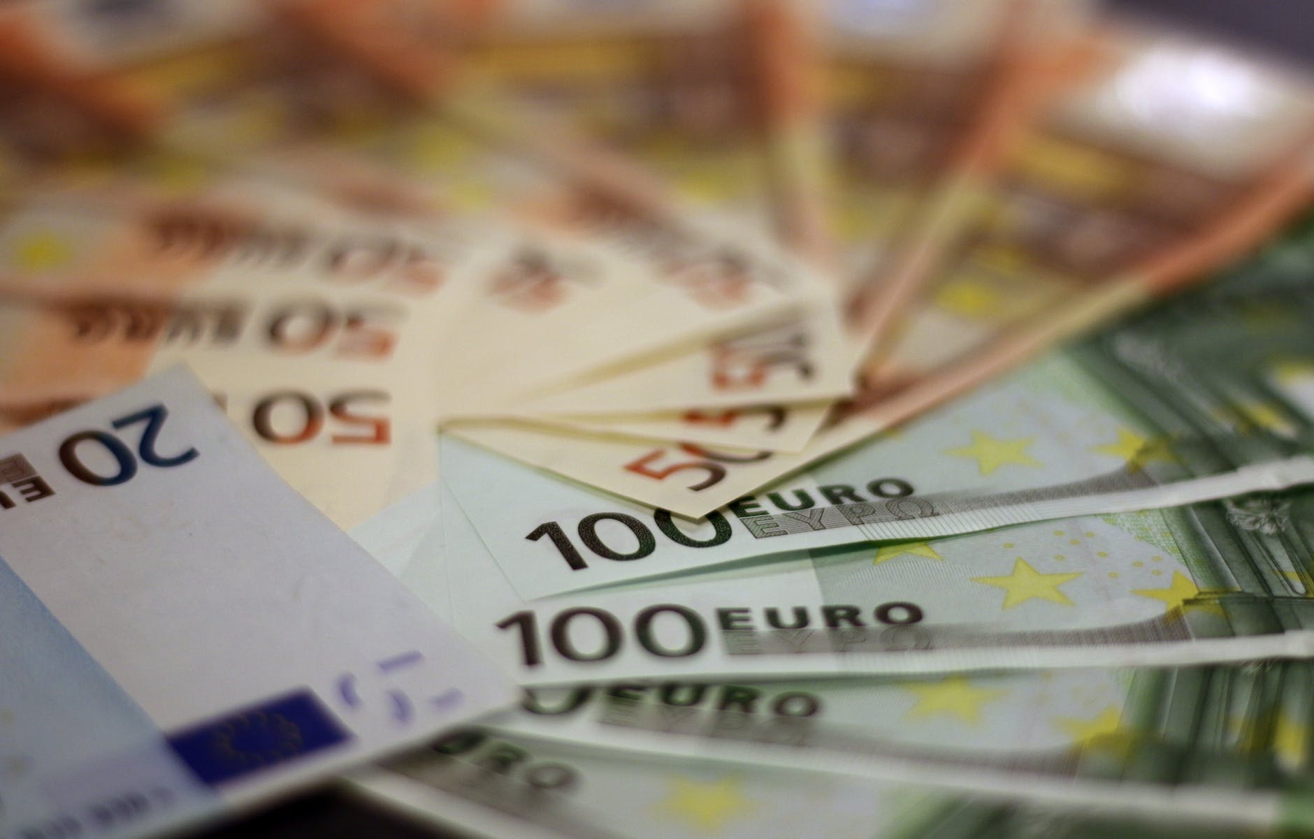 Geldbiljetten. Ter illustratie van het CCV-dossier Fraude.
