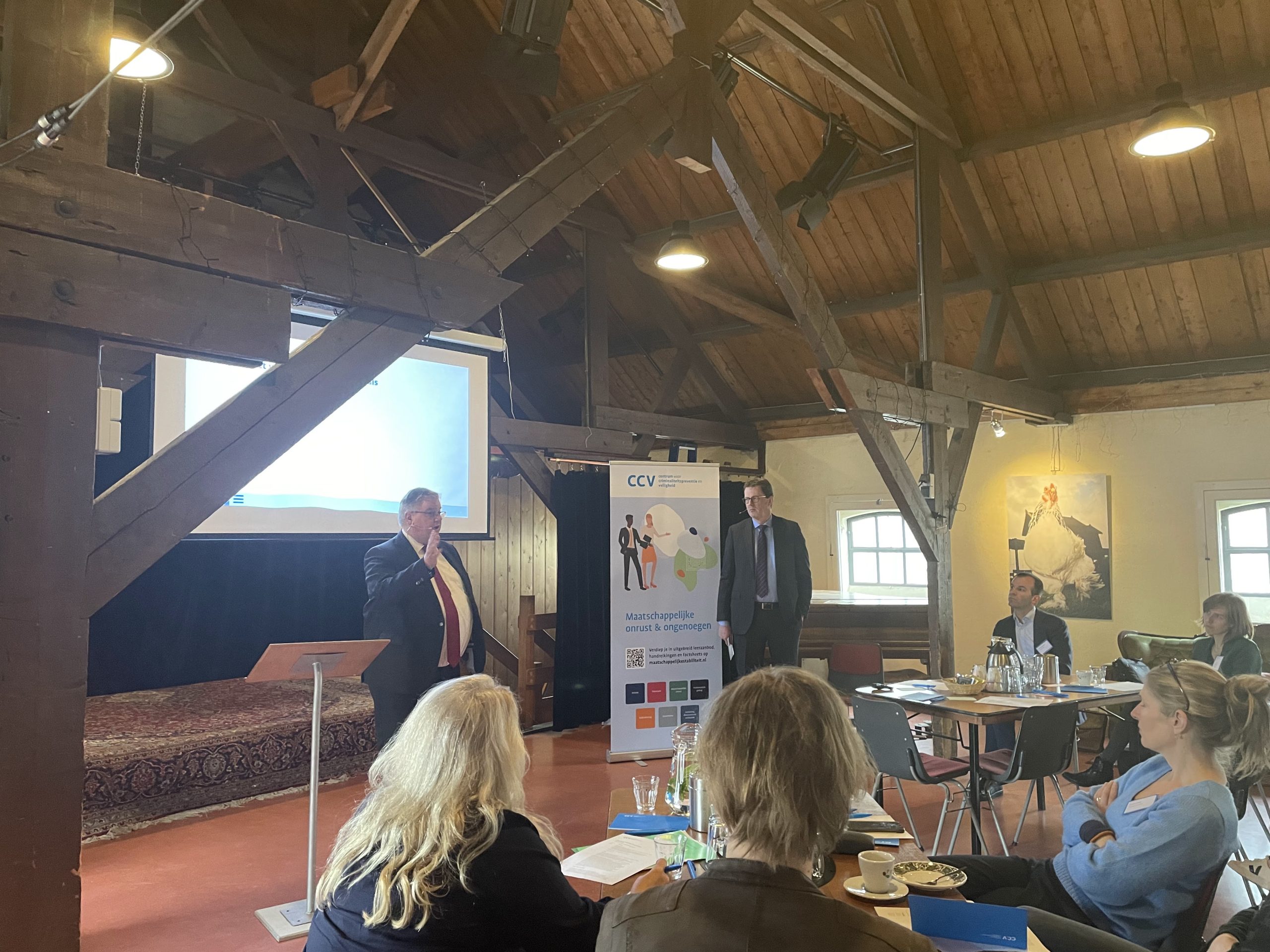 Burgemeester Bruls en CCV-directeur Patrick van den Brink spreken tijdens de Netwerkdag Grote Steden 2023.