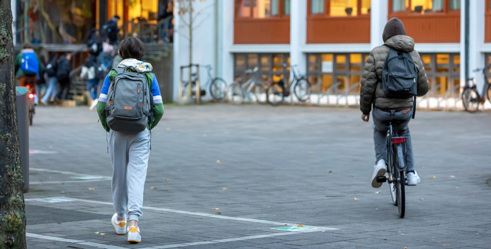 Kinderen op een schoolplein