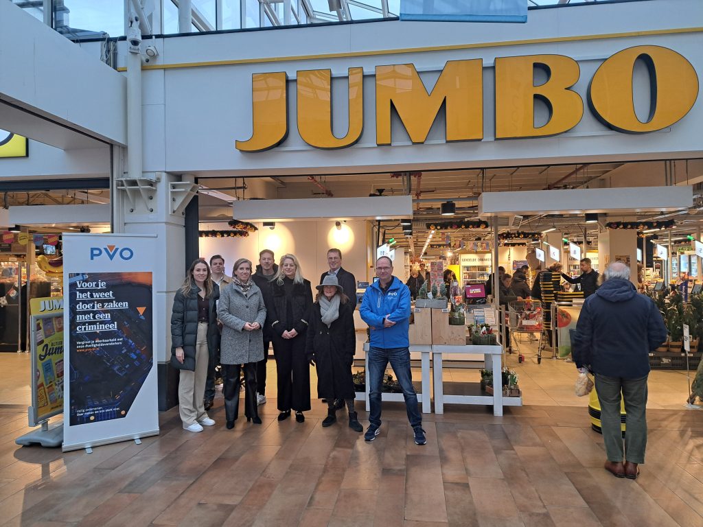 Bezoek van Tweede Kamerleden aan een winkelcentrum in Utrecht, onder leiding van het Platform Veilig Ondernemen.