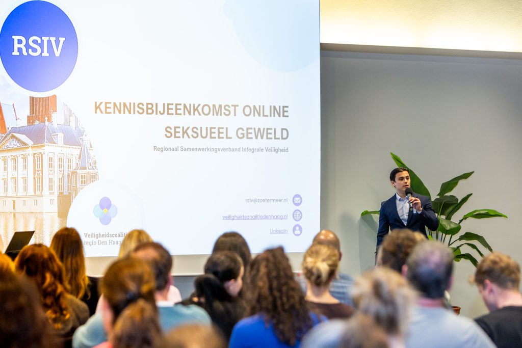 Bezoekers tijdens de kennisbijeenkomst van het CCV over cyberveiligheid.