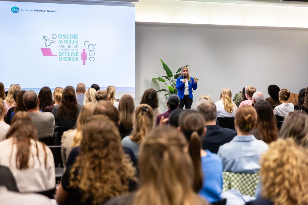 Presentatie van het CSG tijdens de kennisbijeenkomst over online seksueel geweld.