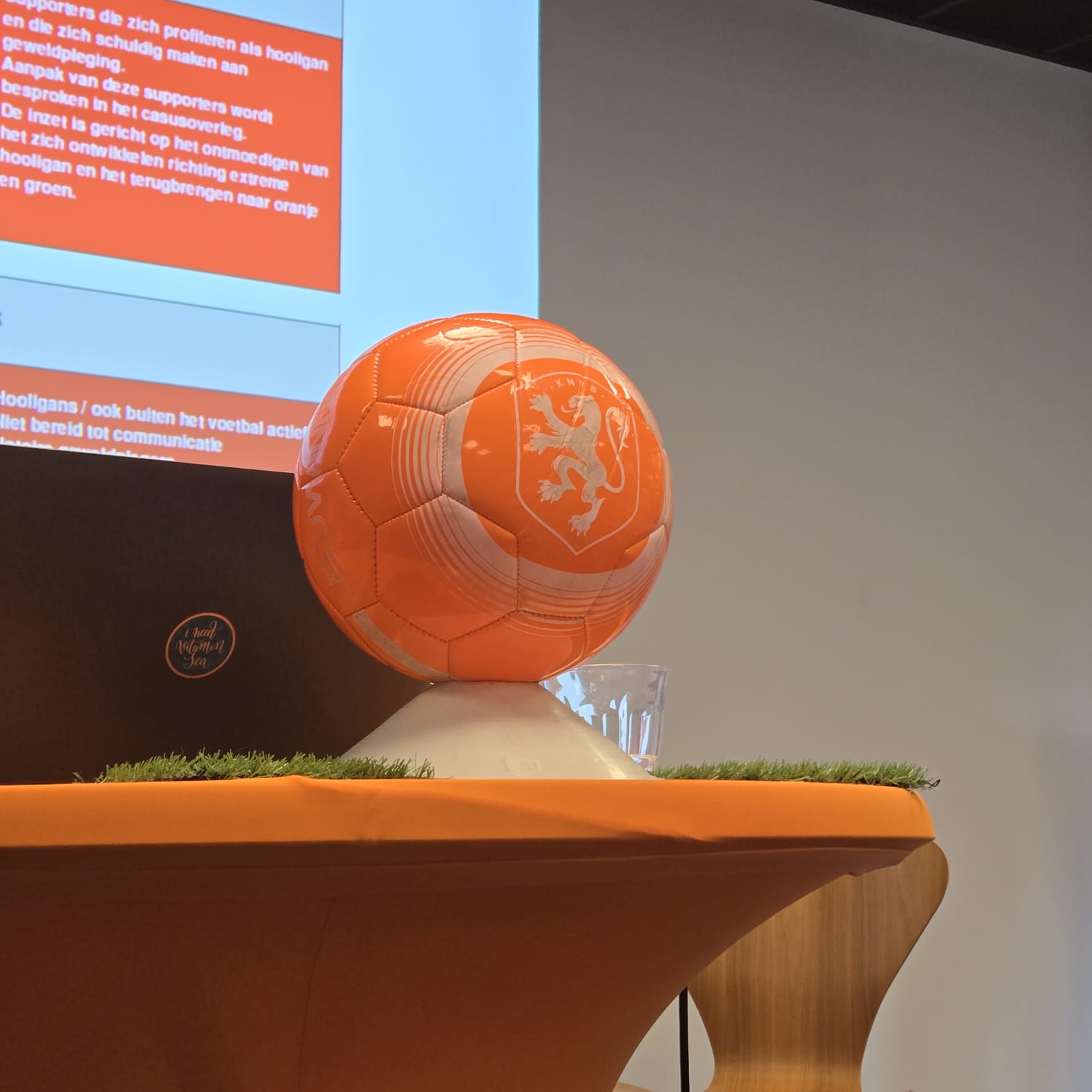 oranje bal PGA-Voetbalbijeenkomst mei 2025