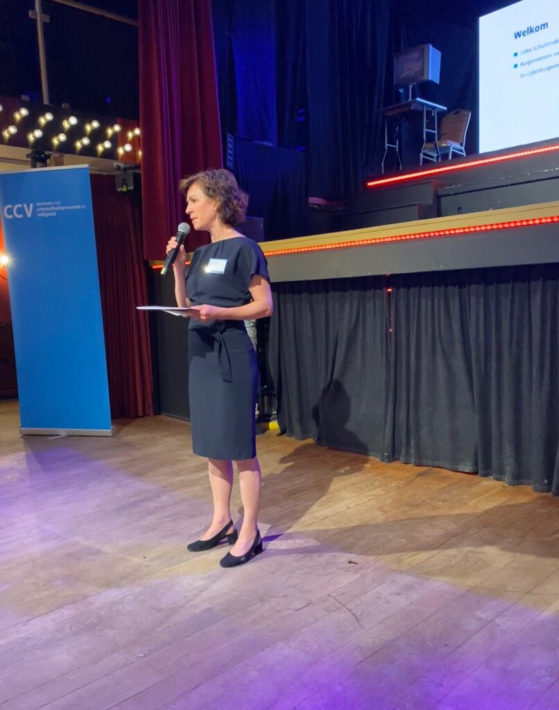 Cyberburgemeester Lieke Schuitmaker van Alphen Chaam spreekt tijdens kwartaalsessie cyberweerbaarheid van het CCV