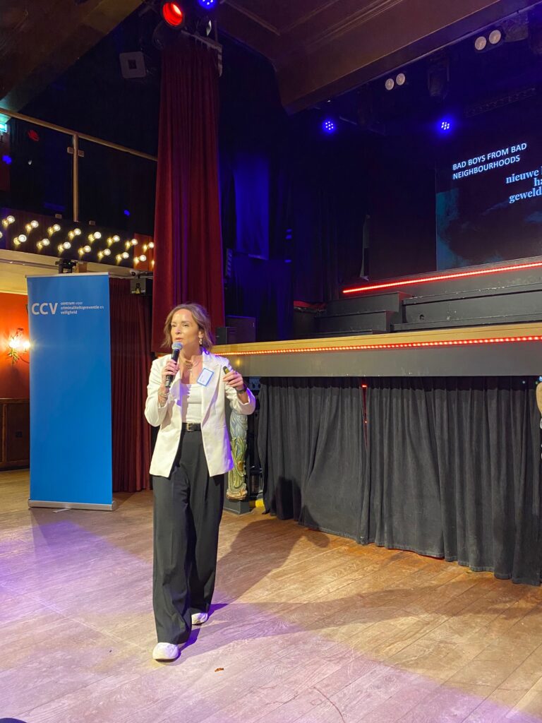 Sandy den Haan van RIEC tijdens de kwartaalsessie cyberweerbaarheid van het CCV.