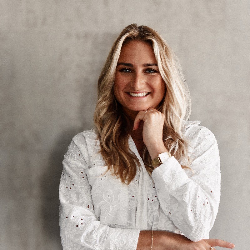 Kyra van den Akker is onderzoeker en criminoloog bij KA Research, en informatiespecialist bij het ondersteuningsteam Amstelland (OTA).