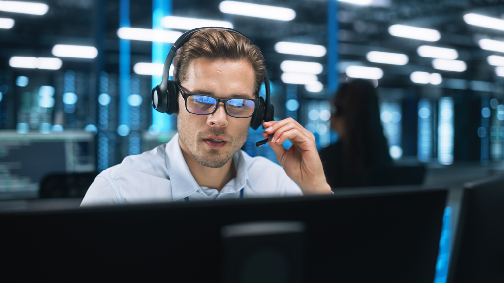 Man met headset.