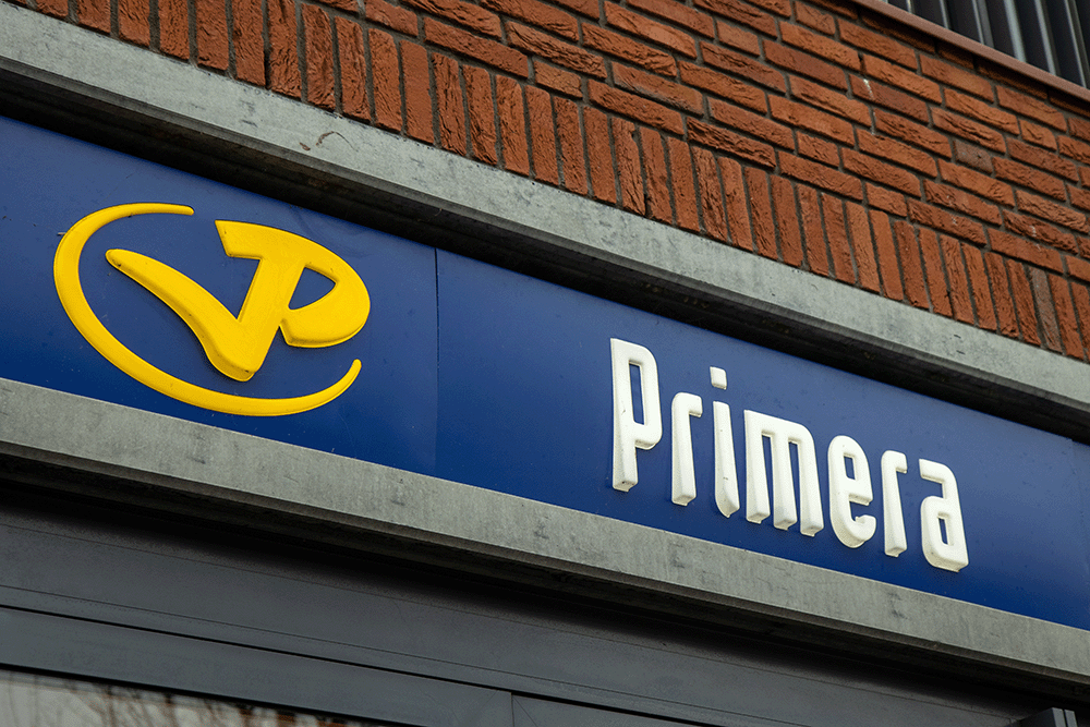 Gevel met logo primera