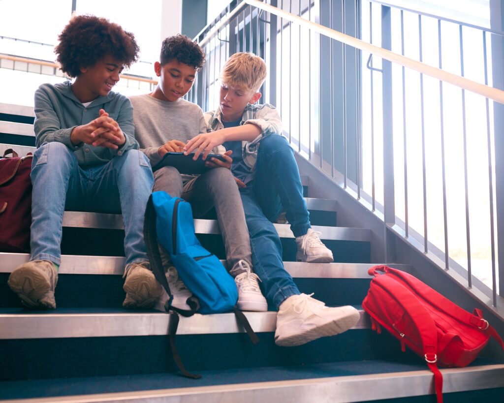 Illustratie van het CCV bij een interview over kinderen en cyberveiligheid.